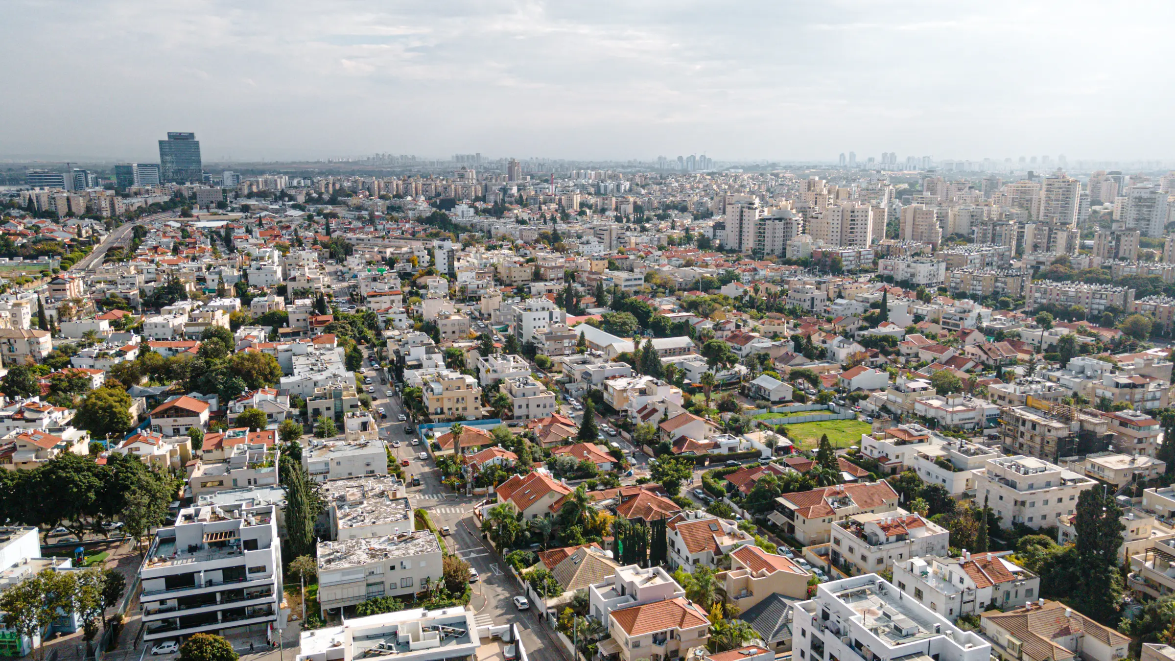 צילום רחפן אמיתי של העיר חולון